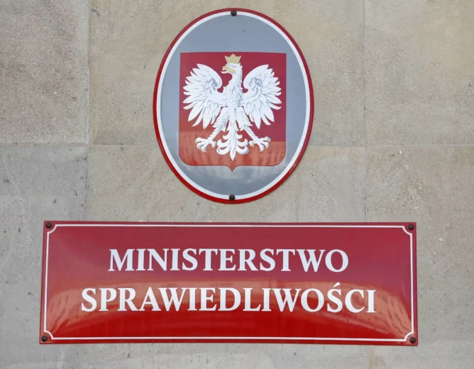Uchwała w sprawie zarządzenia przerwy w czynnościach służbowych Sędziego Łukasza Piebiaka – członka Krajowej Rady Sądownictwa